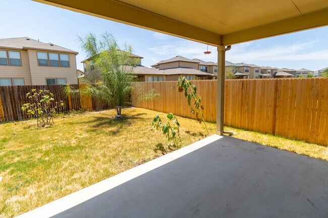 Building Photo - Gorgeous 3 bed / 2.5 bath just North of The Domain!