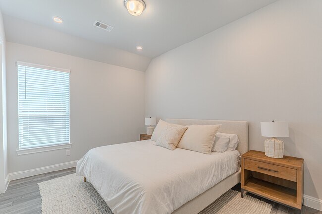 Building Photo - 25018 Pavonia Lake Ln