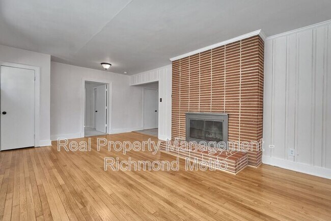 Building Photo - 7421 Dell Dr