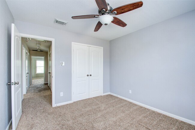 Building Photo - 16110 Limestone Lake Dr