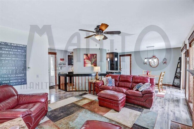 Building Photo - Spacious South Hill Rancher