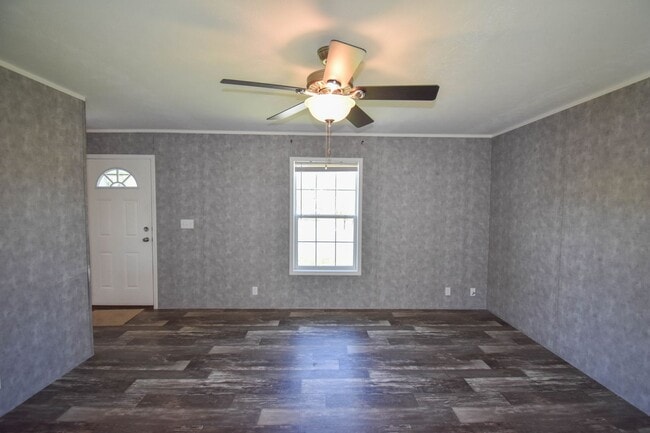 Building Photo - Two Bedroom Updated Mobile Home with Fenced Yard!