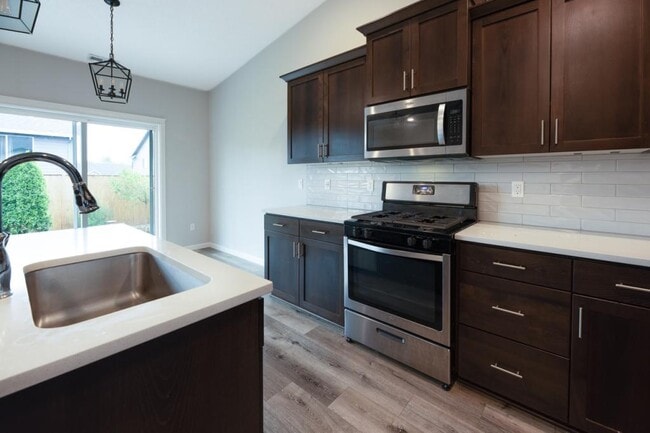 Building Photo - 4016 SE Winslow Ct