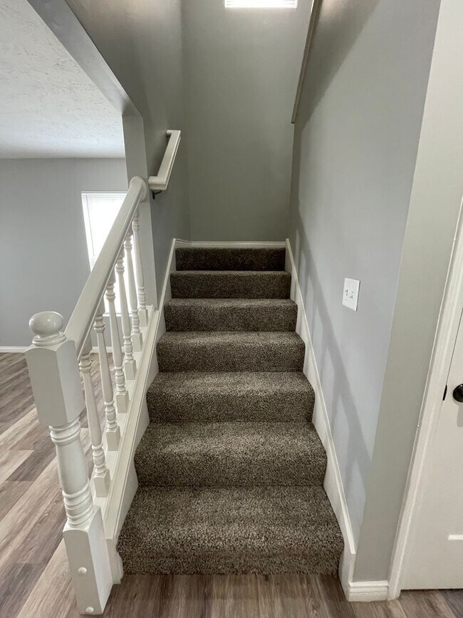 Building Photo - 3 Bedroom Single Family Home