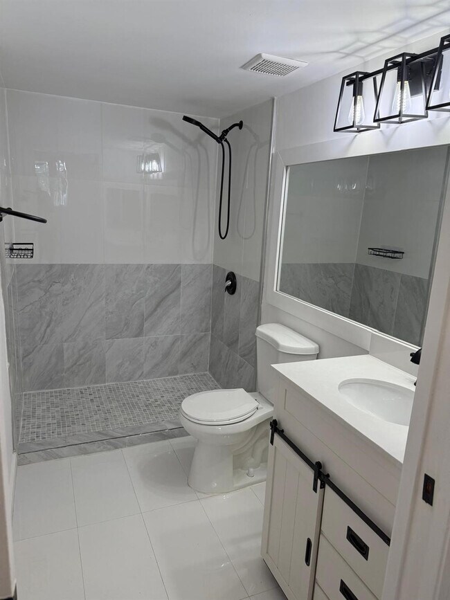 Building Photo - 4828 State Rd