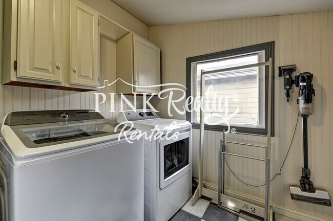 Building Photo - 1610 W Kiowa St