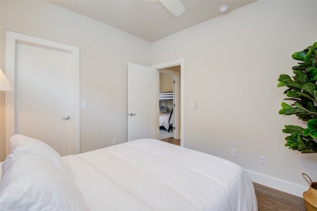 Building Photo - 4914 Noble St