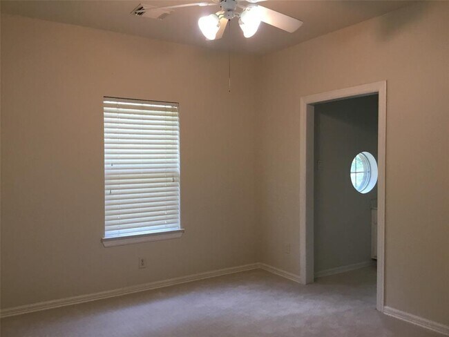 Building Photo - 4810 N Pine Brook Way