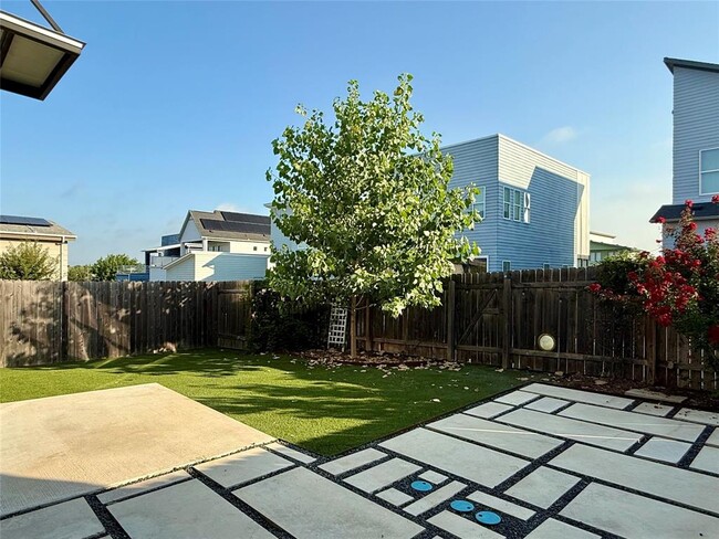 Building Photo - 6325 Florencia Ln