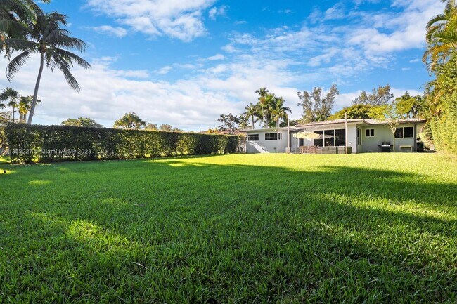 Building Photo - 14121 S Biscayne River Dr