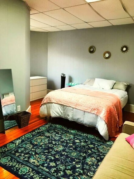 Building Photo - 645 Beacon St