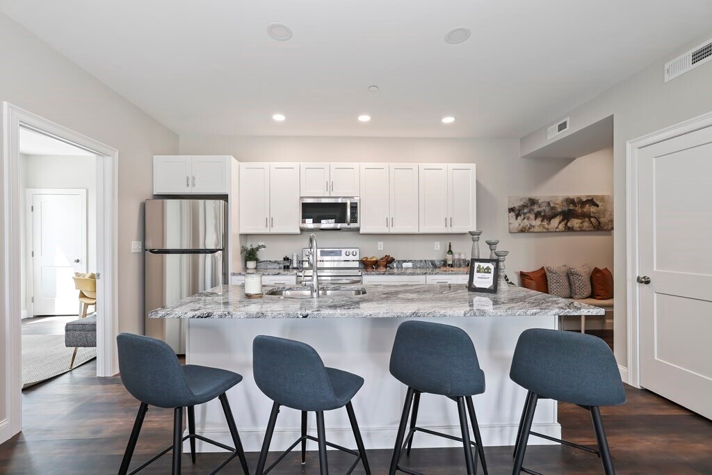 Building Photo - 734 South St