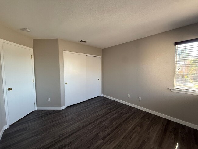 Building Photo - Beautiful River Oaks Large Two Story Home With Three Car Garage