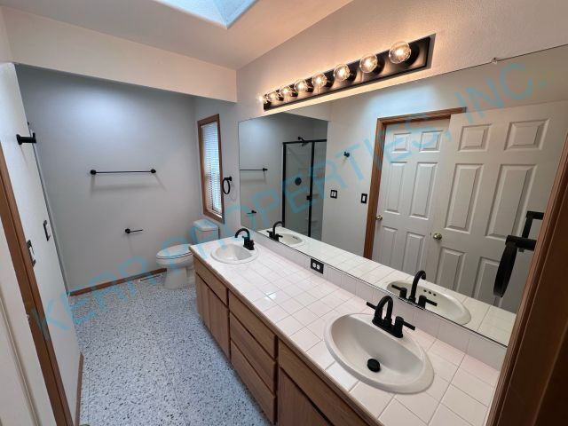 Building Photo - Charming 3-Bed Oasis on SE Sedona Dr - Spa...
