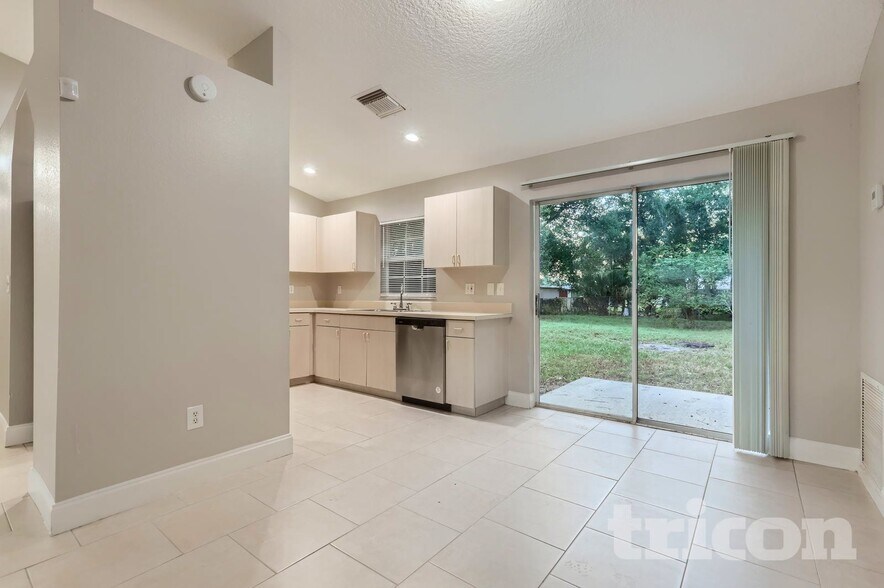 Building Photo - 2527 Orange Ave