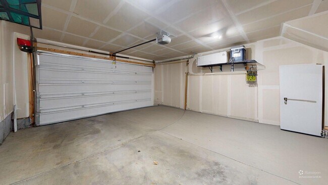 Building Photo - Spacious Townhome - 4 Bedrooms/3 Baths in South Jordan