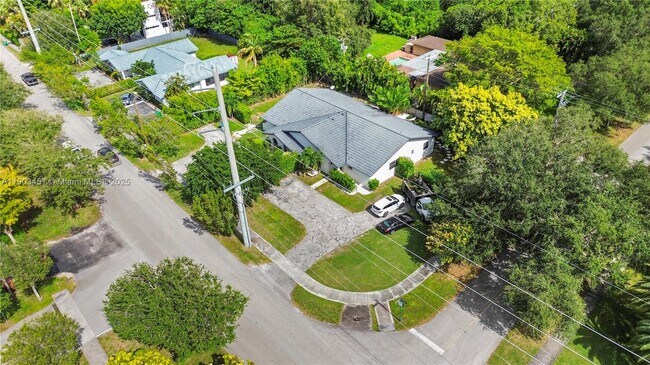 Building Photo - 12193 SW 82nd Ave