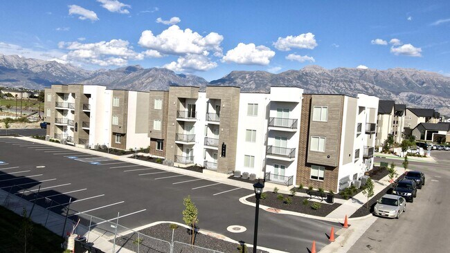 Building Photo - 1128 W 250 S