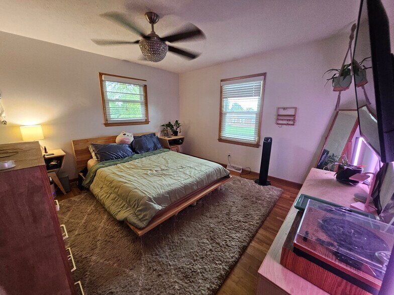 Building Photo - 521 Stonehaven Dr