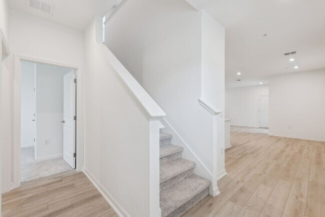 Building Photo - Brand New Construction 4b/3ba Home in Debary