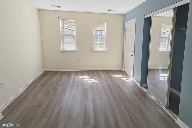 Building Photo - 18324 Streamside Dr