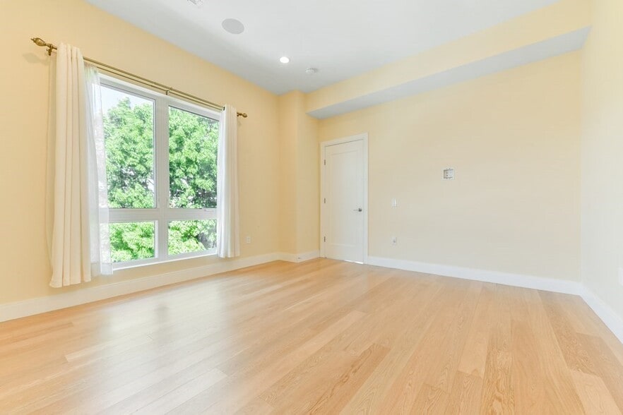 Building Photo - 488 Dorchester Ave