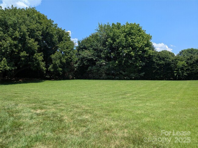 Building Photo - 103 Hickory Hill Rd