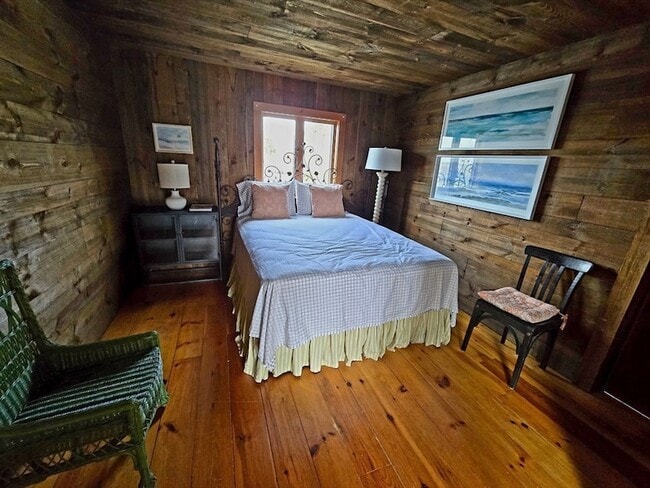 Building Photo - 11 Sunset Dr