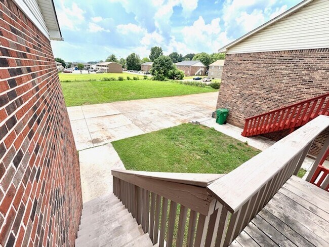 Building Photo - 4425 Bonnell Dr NW
