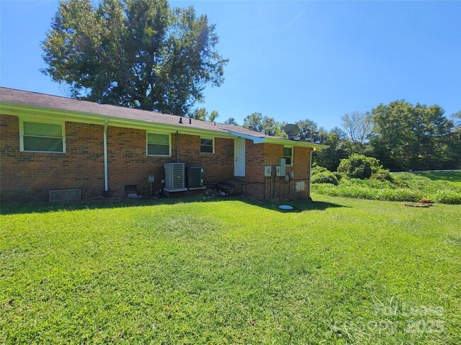 Building Photo - 4633 Club View Dr