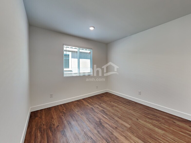 Building Photo - 2726 Fierce Star Ave