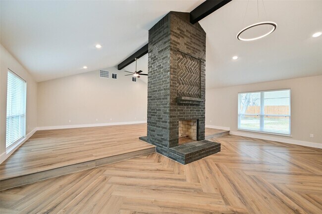 Building Photo - 10930 White Thorn St