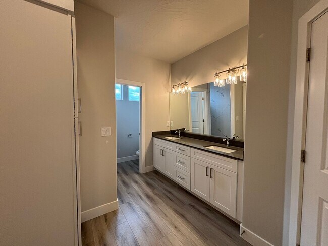 Building Photo - SAND HOLLOW TOWNHOME FOR RENT!