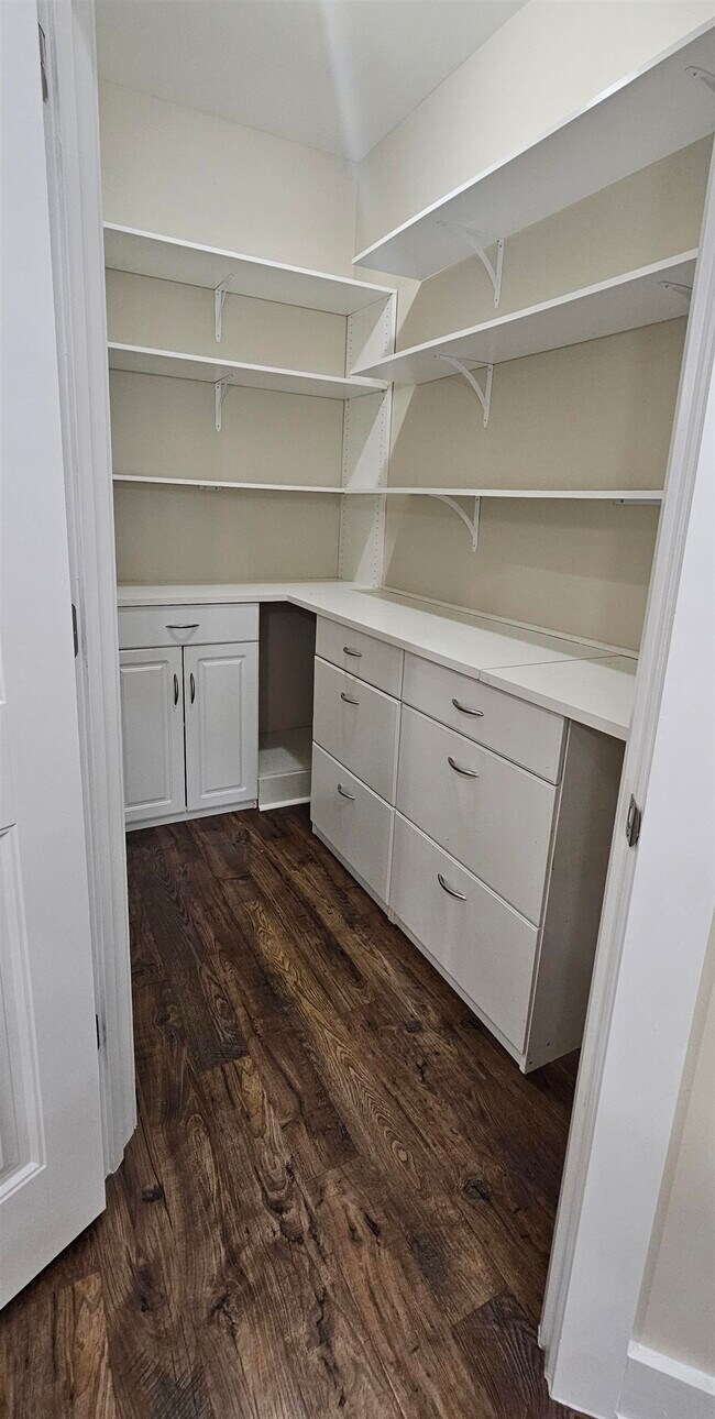 Building Photo - 440 Shaftesbury Ln