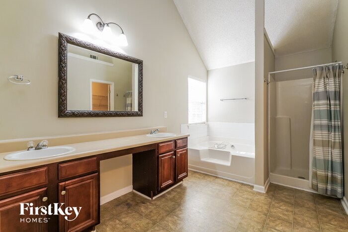 Building Photo - 2102 Boulder Gate Dr