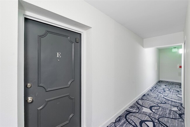 Building Photo - 2715 N Ocean Blvd