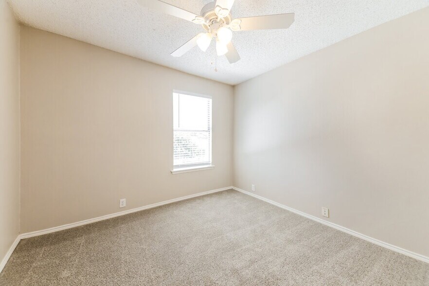 Building Photo - 1024 Springcreek Dr