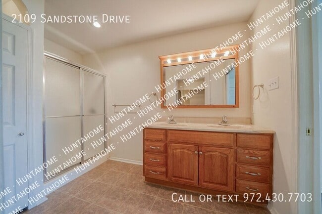 Building Photo - 2109 Sandstone Dr