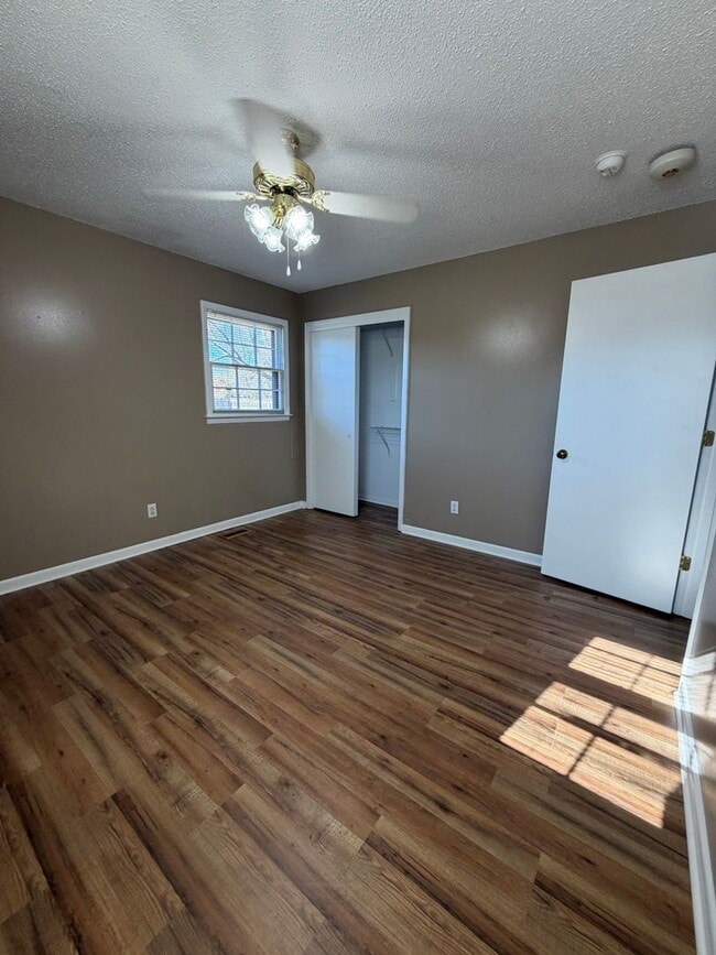 Building Photo - 1,640 Sq Ft | 4 Bed | 2 Bath
