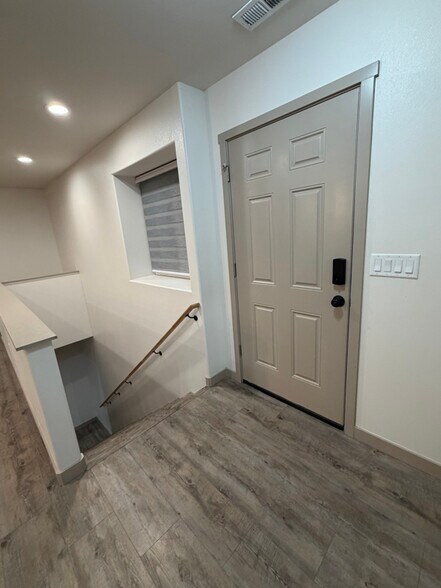 Building Photo - 185 Truman Dr