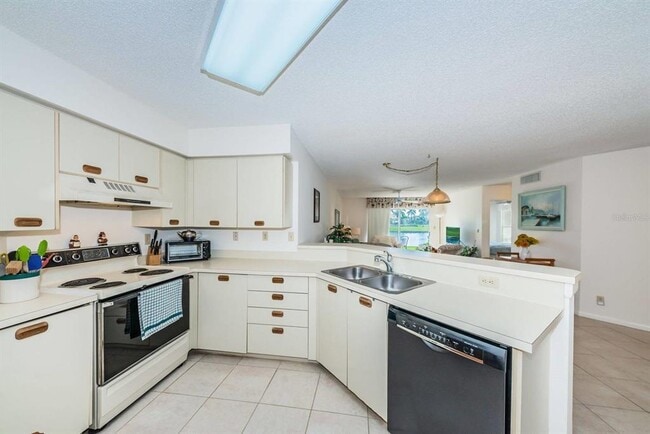 Building Photo - 6050 Bahia Del Mar Cir N