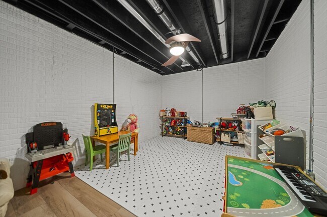 Building Photo - 10420 Pagoda Way