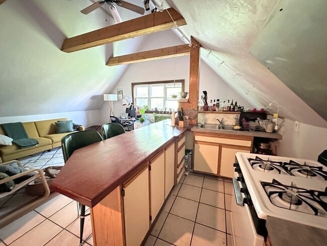 Building Photo - 74 Antwerp St