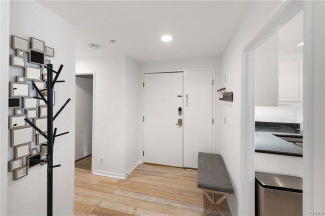 Building Photo - 1401 S Bentley Ave