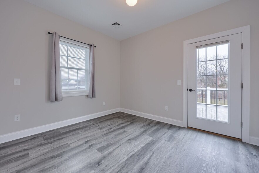 Building Photo - 231 E Main St