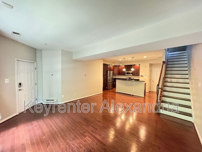 Building Photo - 2561 Eastbourne Dr