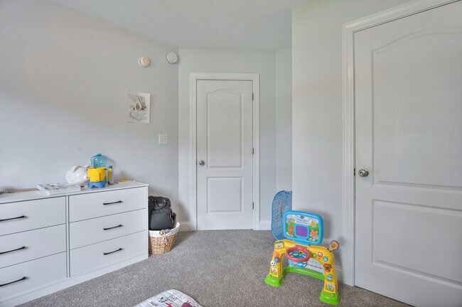 Building Photo - 202 Weeping Hollow Ct
