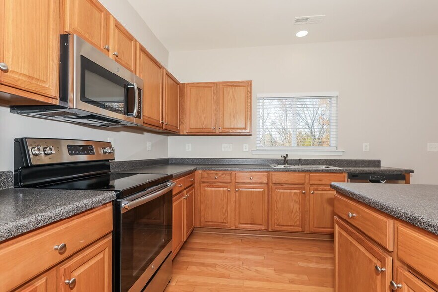 Building Photo - 4800 Abercromby St