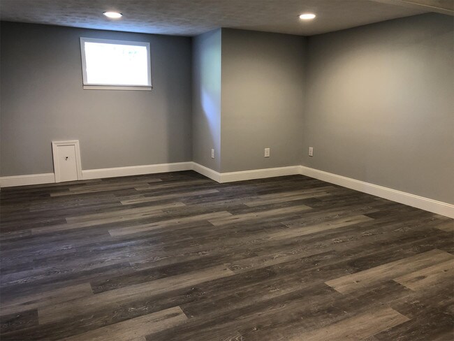 Building Photo - 675 N Overlook Dr