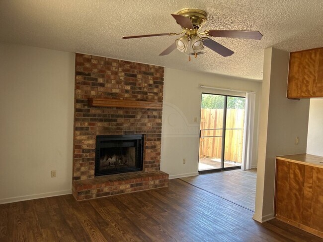Building Photo - 3707 Hereford Ln